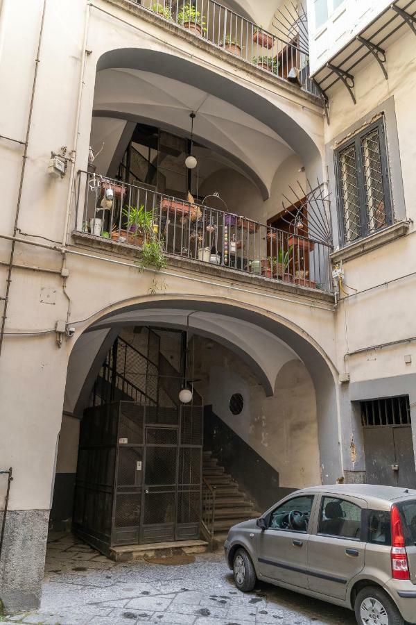 Una Stanza Al Museo Naples Exterior photo